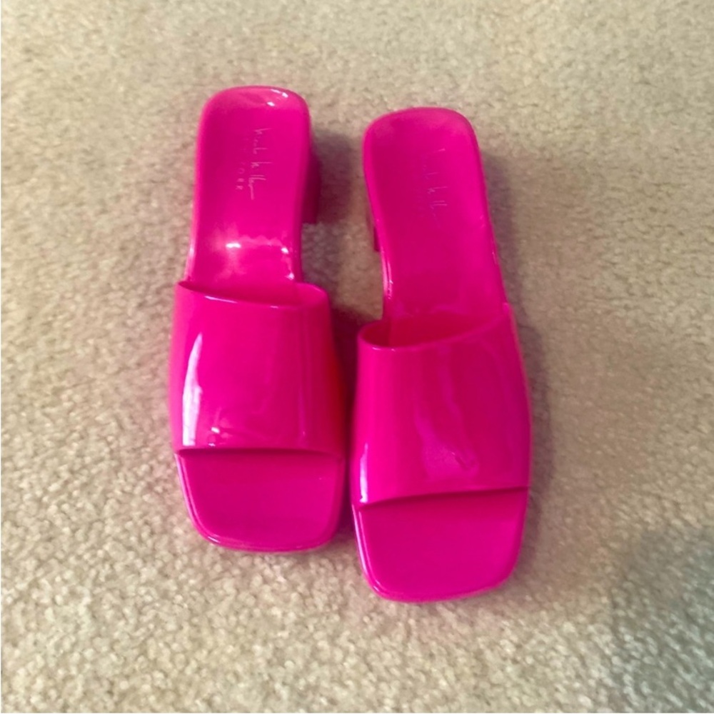Nicole Miller Barbie pink jelly sandals